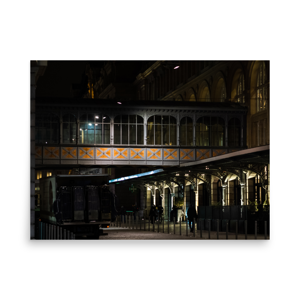 Tirage photo de Paris "Night atmosphere at Saint Lazare train station" - Paris - The Artistic Way