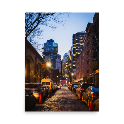 Tirage Photo de New York "Manhattan Cobblestone Lane Towards Night City" - NYC - The Artistic Way