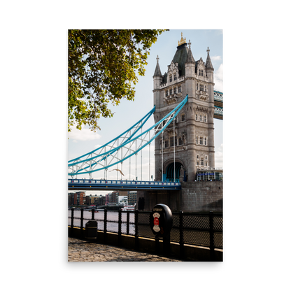 Tirage photo de Londres "Tower Bridge from Lower Thames St" - Londres - The Artistic Way