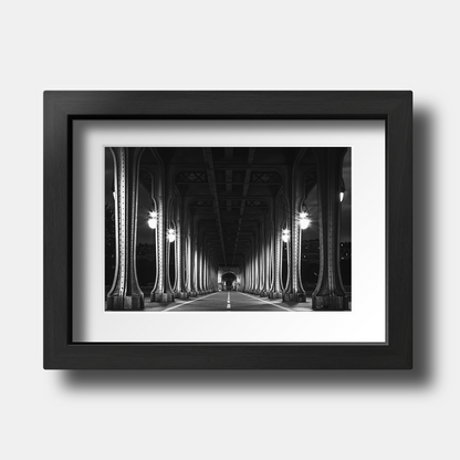 Tirage photo de Paris "Monumental Pont Bir Hakeim N&B" - Paris - The Artistic Way
