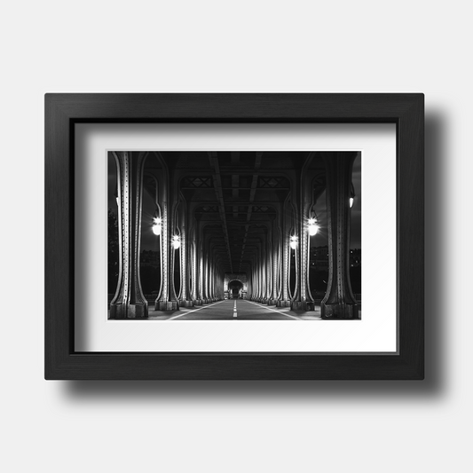 Tirage photo de Paris "Monumental Pont Bir Hakeim N&B" - Paris - The Artistic Way