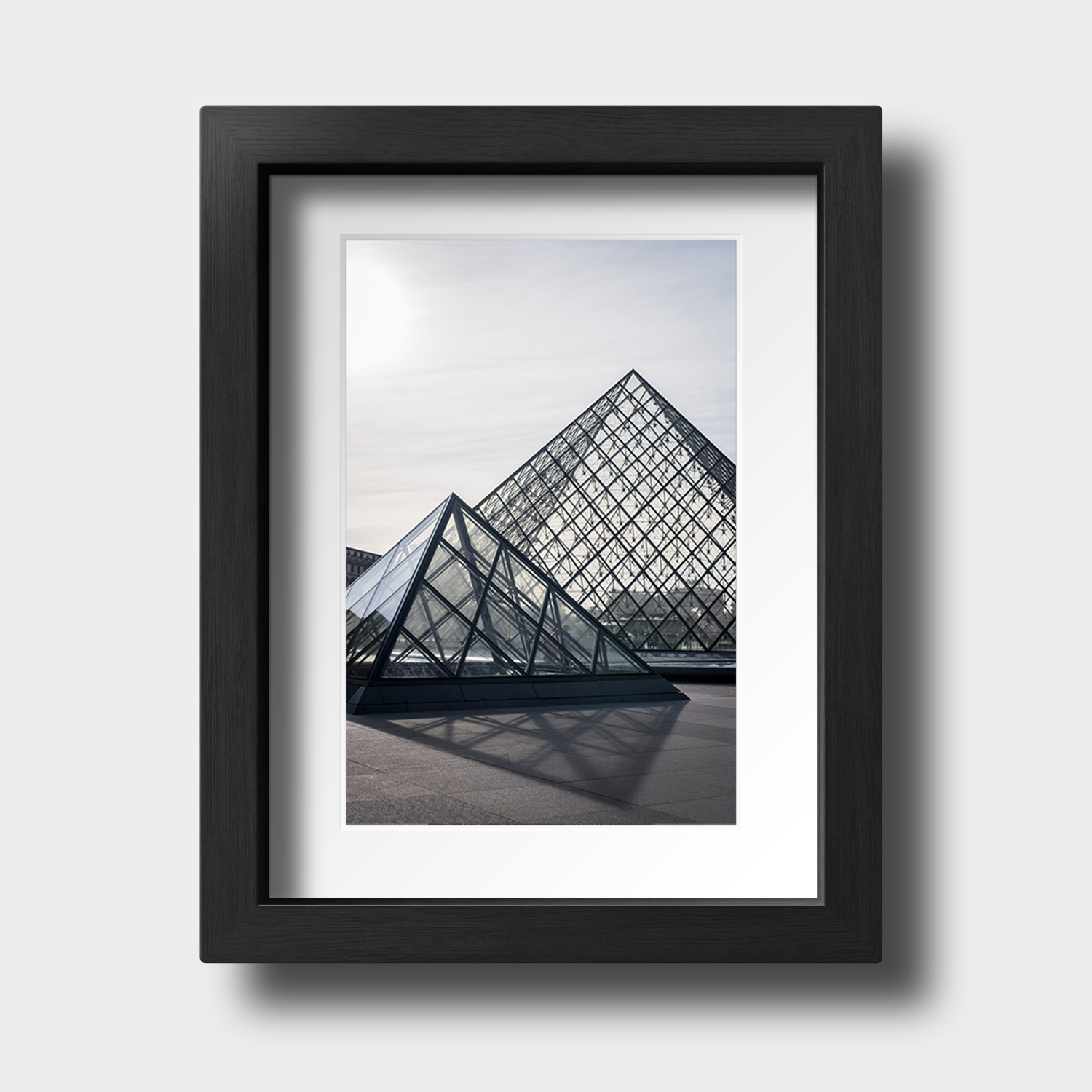 Tirage photo de Paris "Duo de Pyramides Louvre en contre-jour" - Paris - The Artistic Way