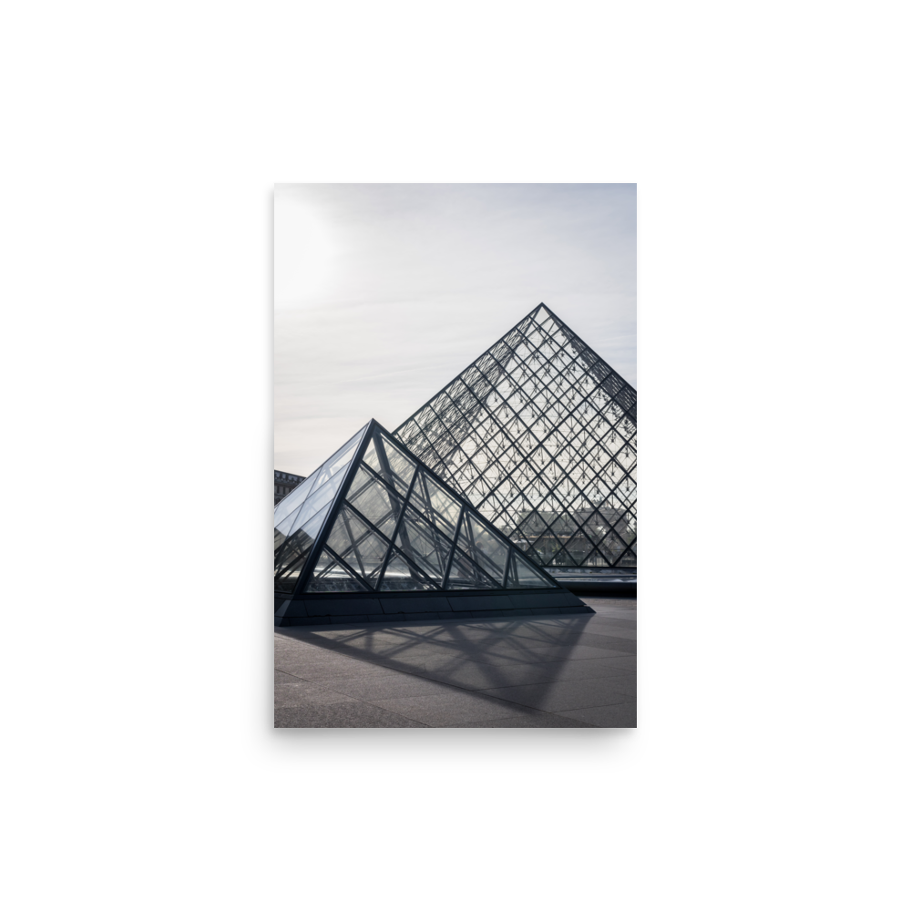 Tirage photo de Paris "Duo de Pyramides Louvre en contre-jour" - Paris - The Artistic Way