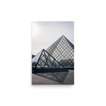 Tirage photo de Paris "Duo de Pyramides Louvre en contre-jour" - Paris - The Artistic Way