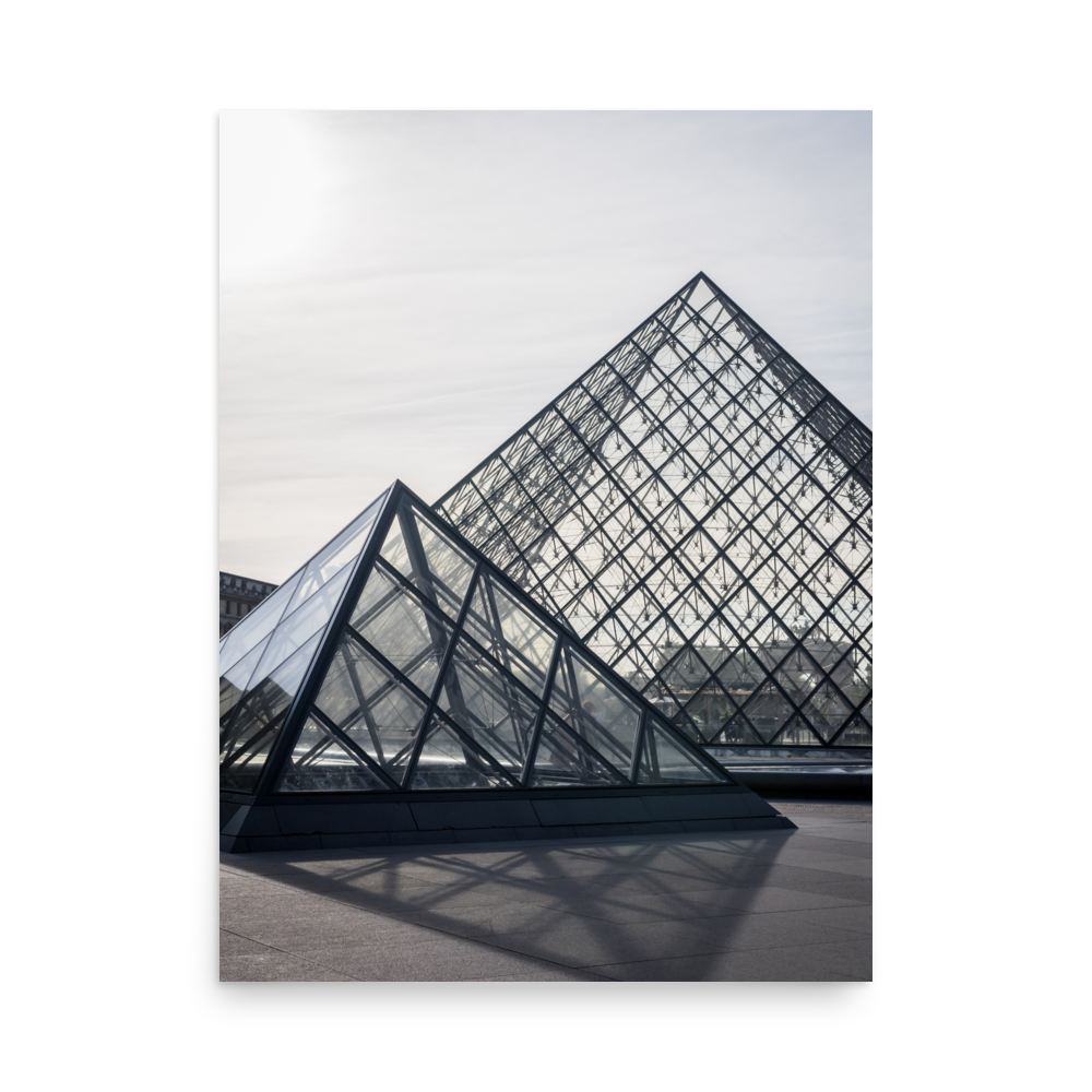 Tirage photo de Paris "Duo de Pyramides Louvre en contre-jour" - Paris - The Artistic Way