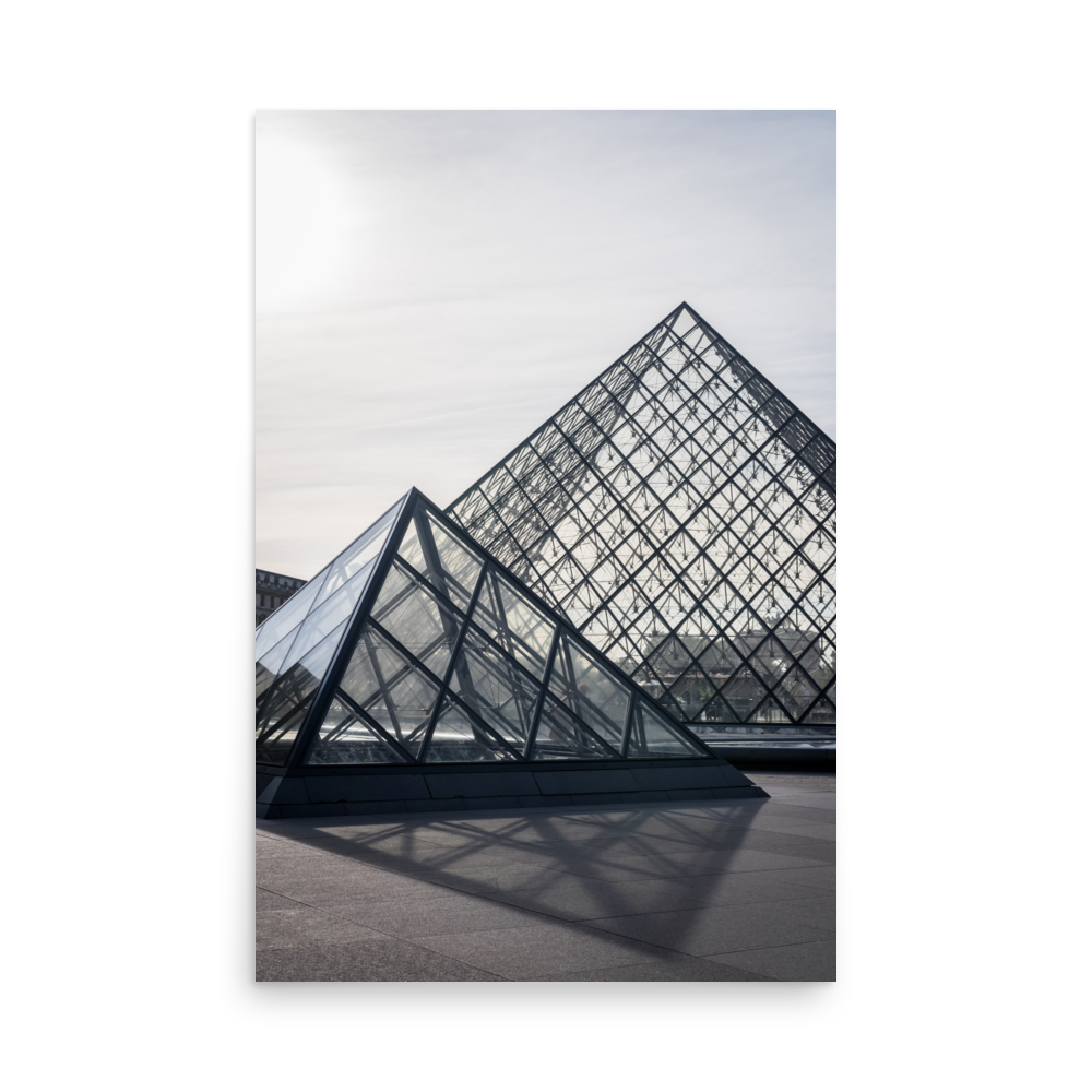 Tirage photo de Paris "Duo de Pyramides Louvre en contre-jour" - Paris - The Artistic Way