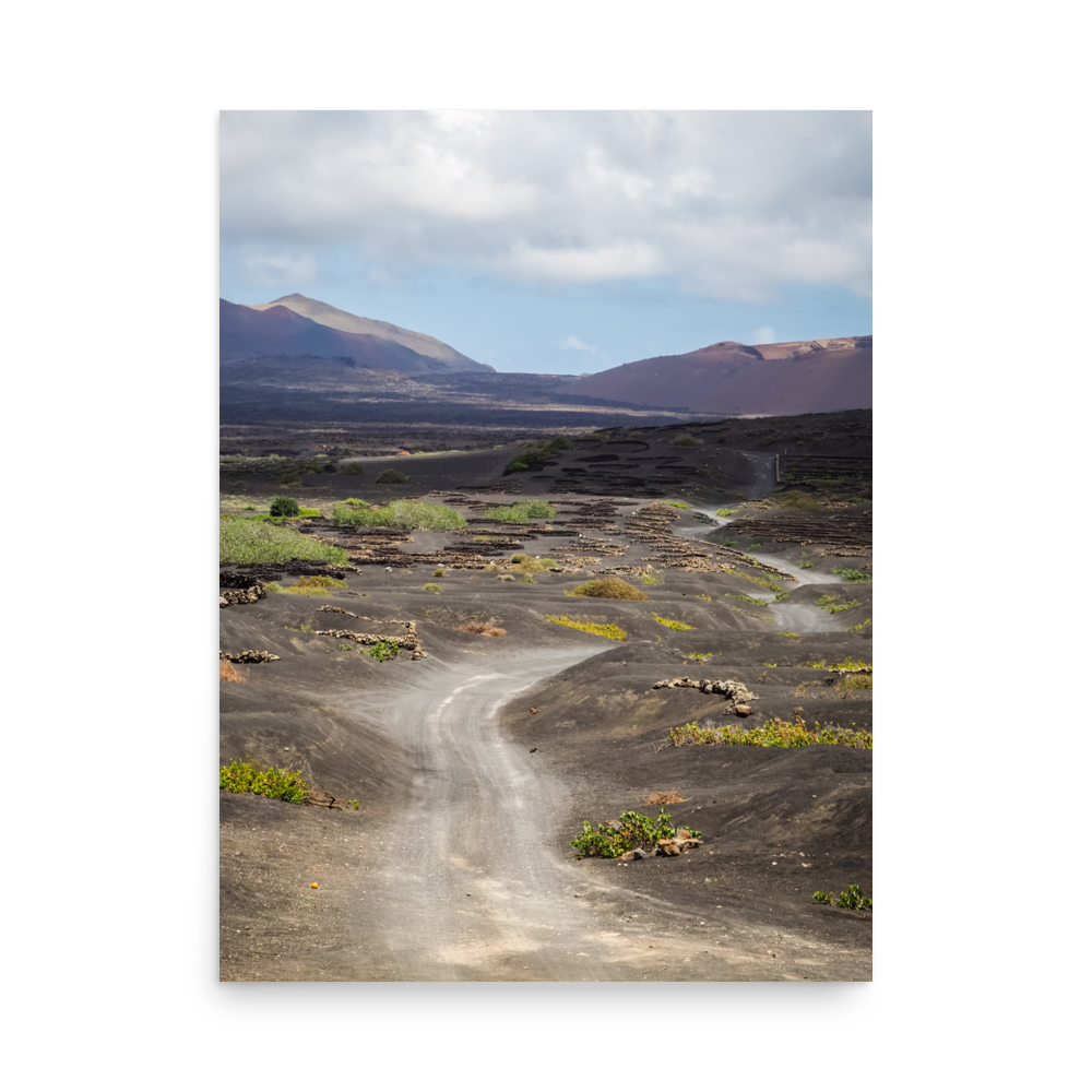 Tirage photo de Lanzarote "Path of land between volcanoes in Lanzarote" - Îles Canaries - The Artistic Way