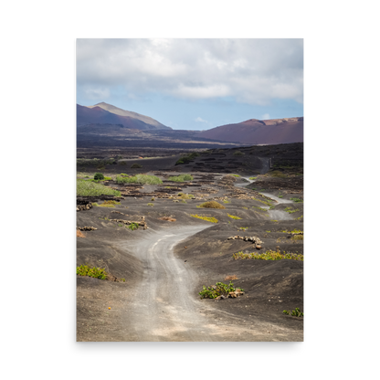 Tirage photo de Lanzarote "Path of land between volcanoes in Lanzarote" - Îles Canaries - The Artistic Way