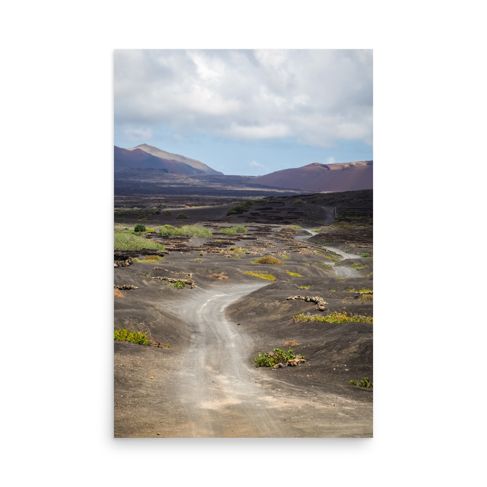 Tirage photo de Lanzarote "Path of land between volcanoes in Lanzarote" - Îles Canaries - The Artistic Way