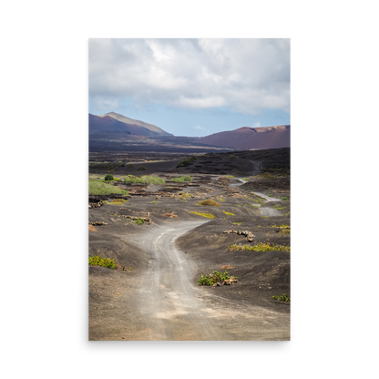 Tirage photo de Lanzarote "Path of land between volcanoes in Lanzarote" - Îles Canaries - The Artistic Way