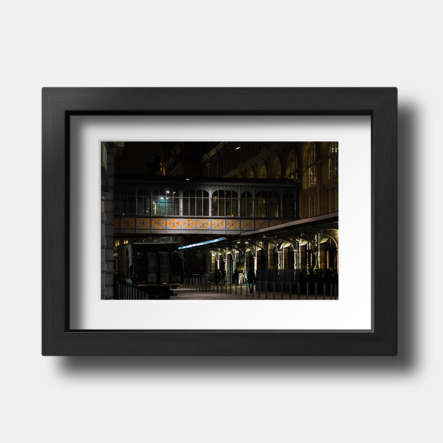 Tirage photo de Paris "Night atmosphere at Saint Lazare train station" - Paris - The Artistic Way