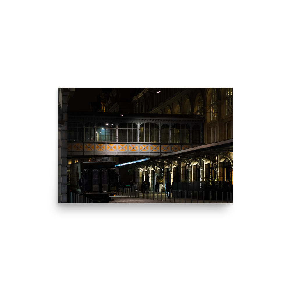 Tirage photo de Paris "Night atmosphere at Saint Lazare train station" - Paris - The Artistic Way