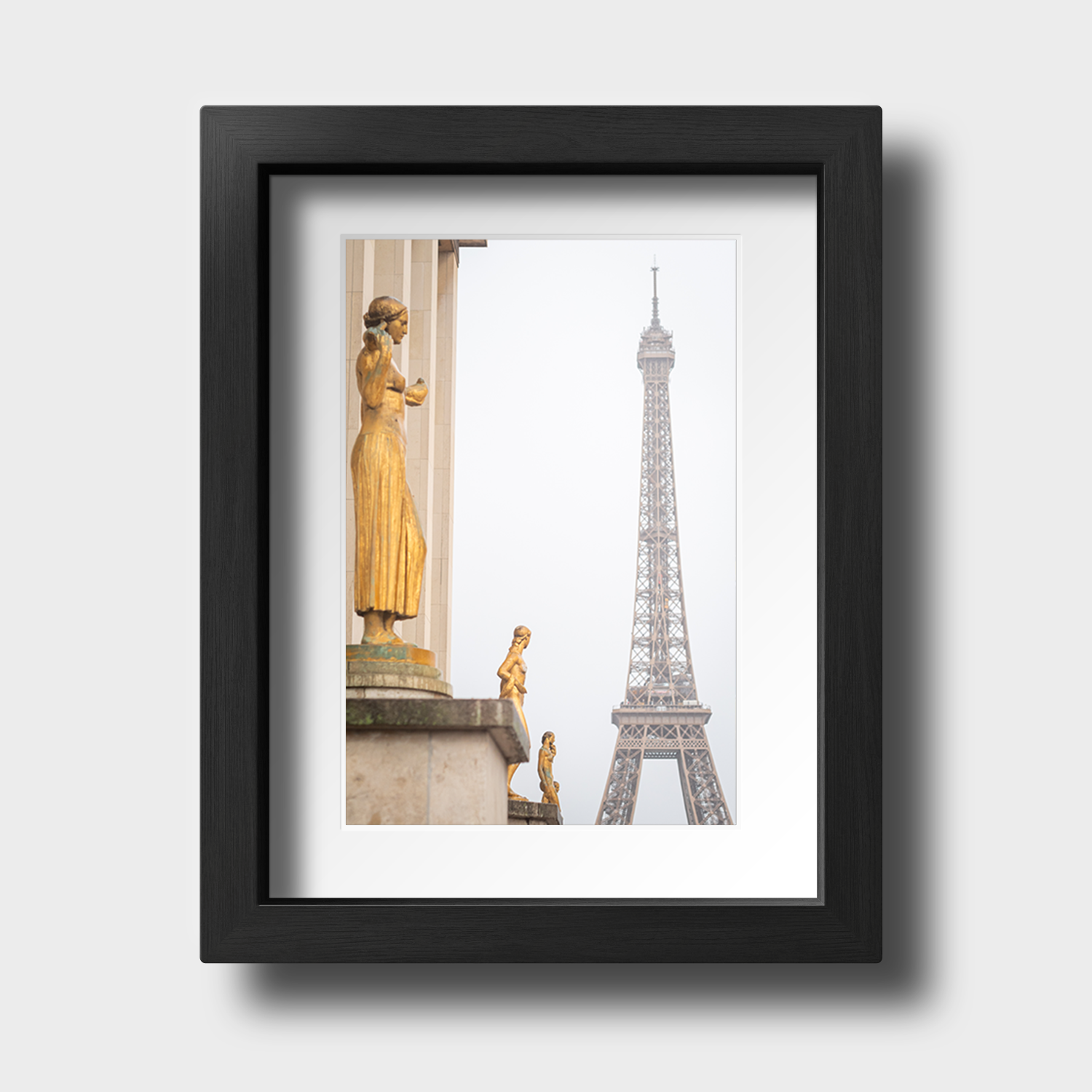 Tirage photo de Paris "From Trocadero to the foggy tower" - Paris