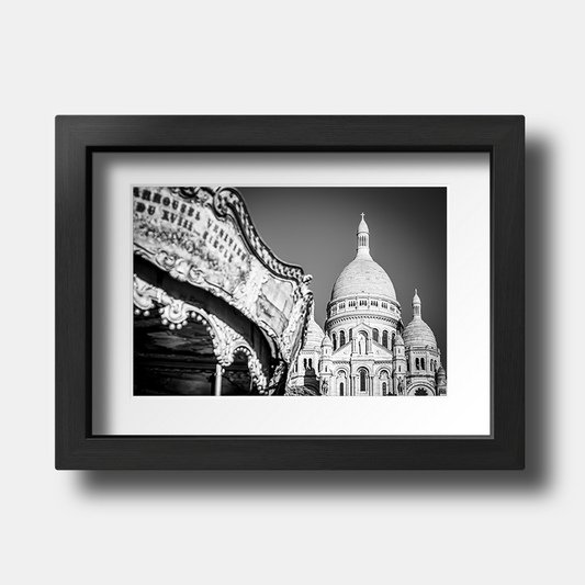 Tirage photo de Paris « The Sacred Heart from the carousel of Montmartre B&W » – Paris