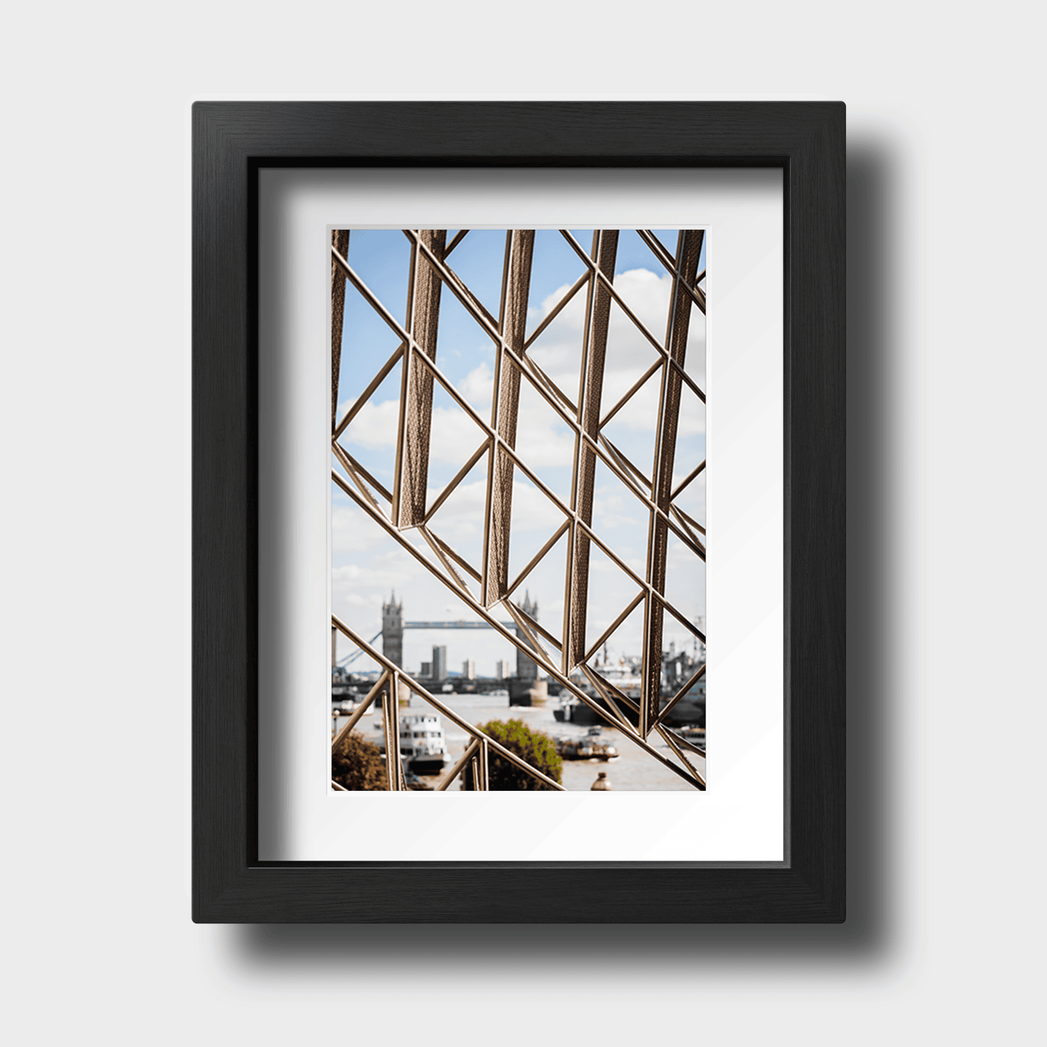 Tirage photo de Londres "Tower Bridge on the web" - Londres - The Artistic Way