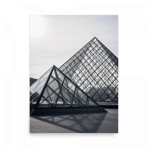 Tirage photo de Paris "Duo de Pyramides Louvre en contre-jour" - Paris - The Artistic Way